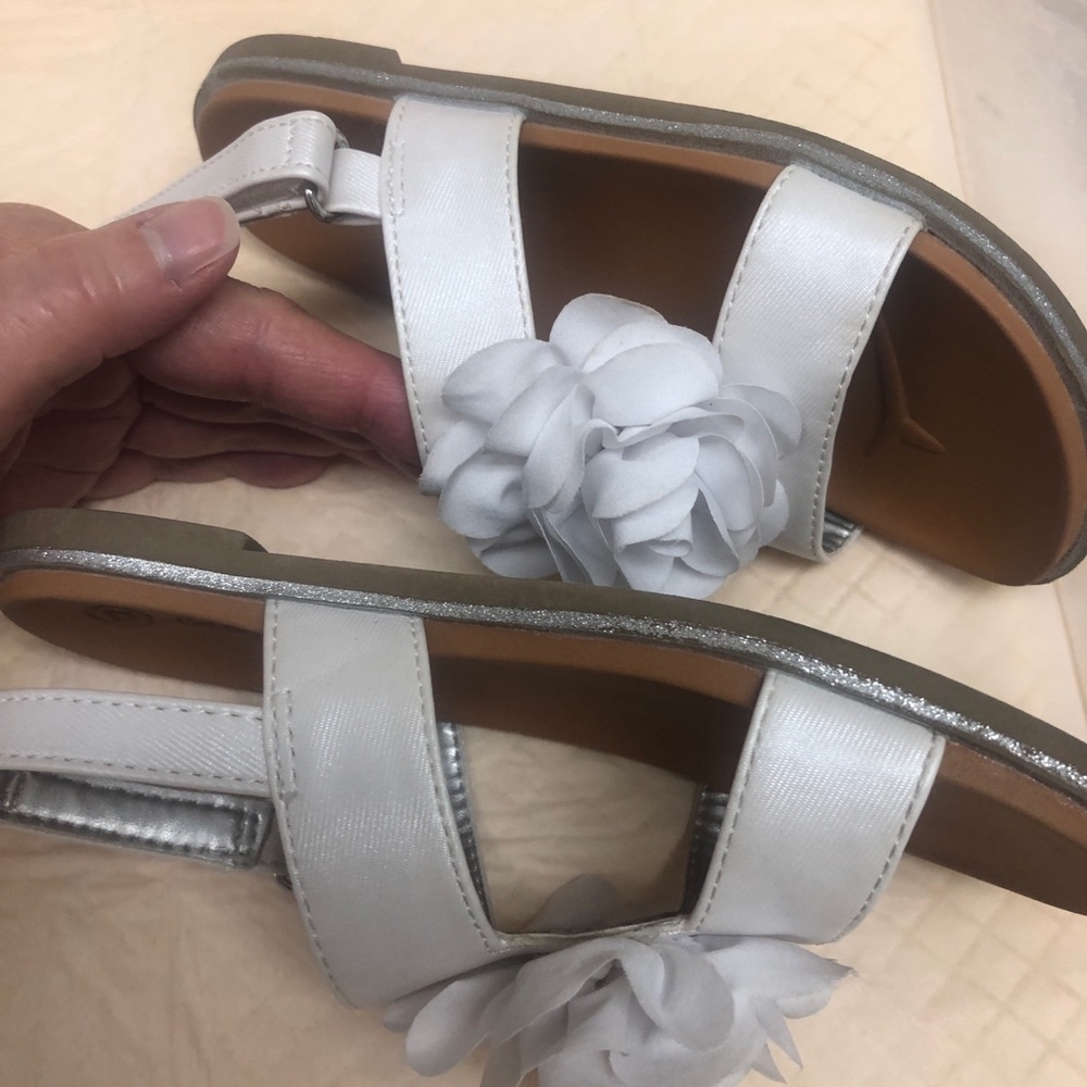 Sandals White straps, Velcro Cat & Jack brand Girls 12 Rubber solesFlower on top - Picture 7 of 12